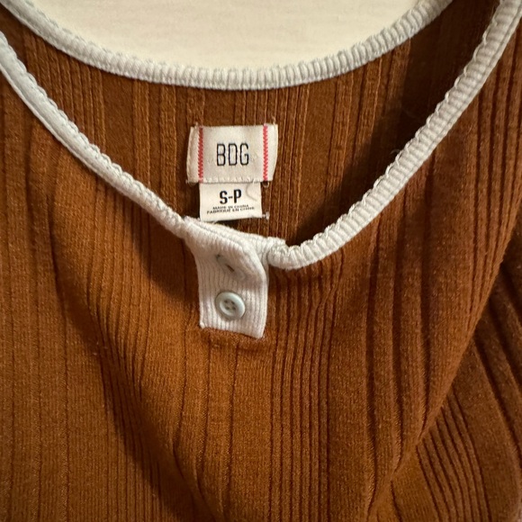 URBAN OUTFITTERS BDG CLAY CROPPED TANK TOP IN BROWN WITH BLUE TRIM SIZE SMALL. - Picture 5 of 5